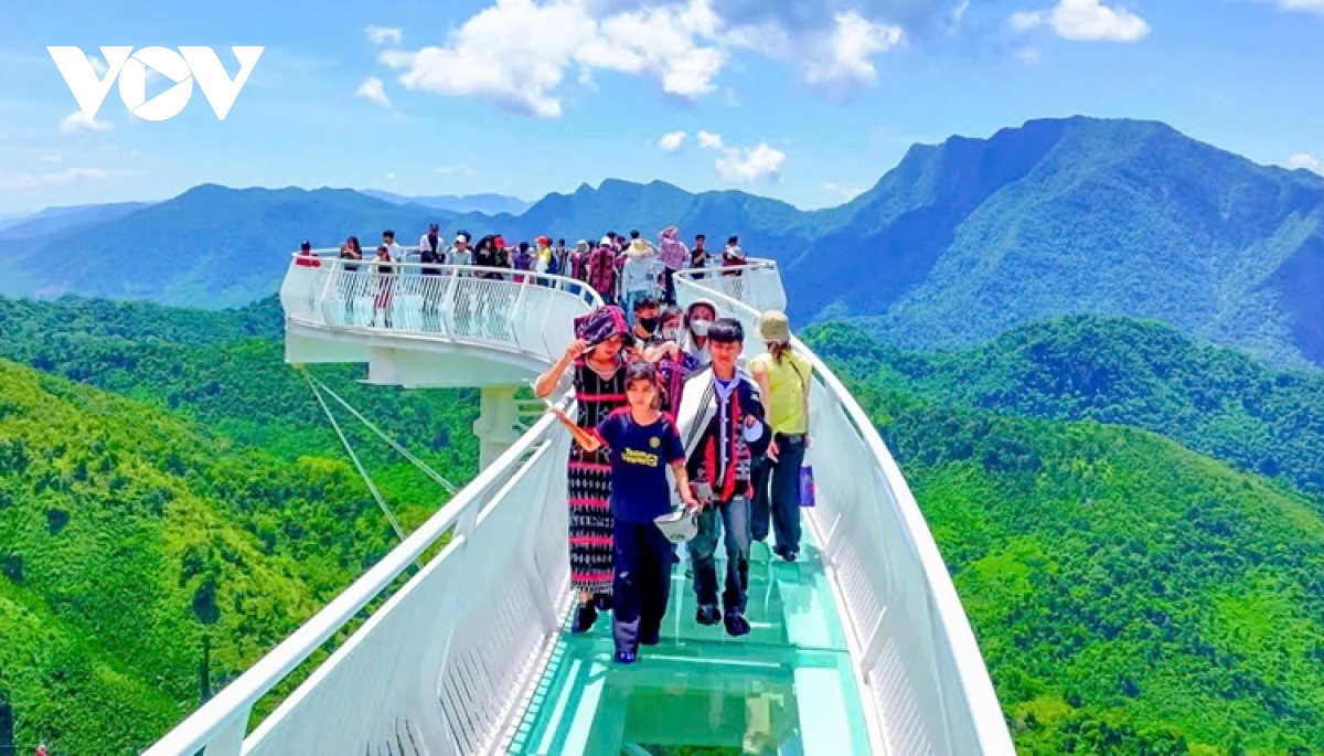 Influx of holidaymakers fuels impressive growth of tourism, aviation industries